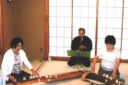 第16回　琴おさらい会 『春の曲』を箏で演奏