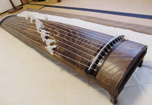 教室で使っている琴（箏）です