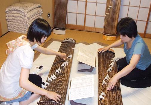 お稽古の様子　生徒さんとの練習風景。