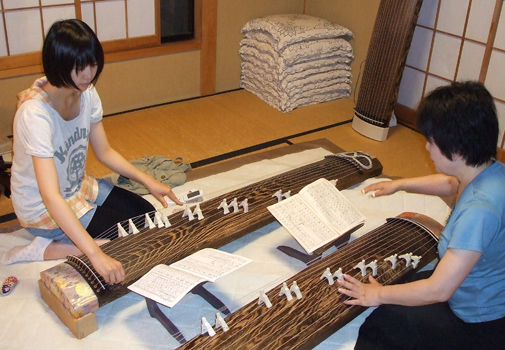 お稽古の様子　ご自分のペースでゆっくりと学ぶことができます♪